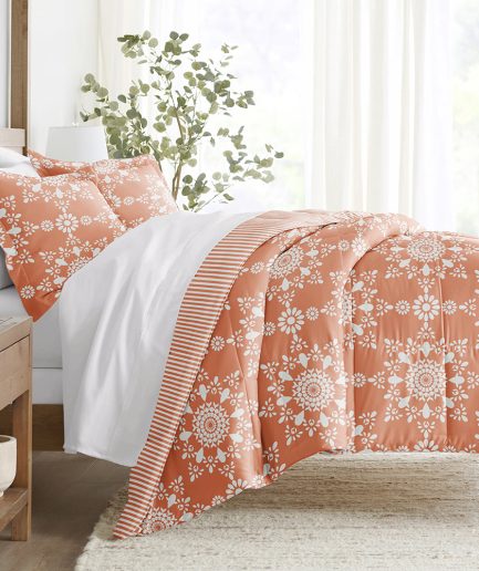 Daisy Medallion Reversible Down-Alternative Comforter Set